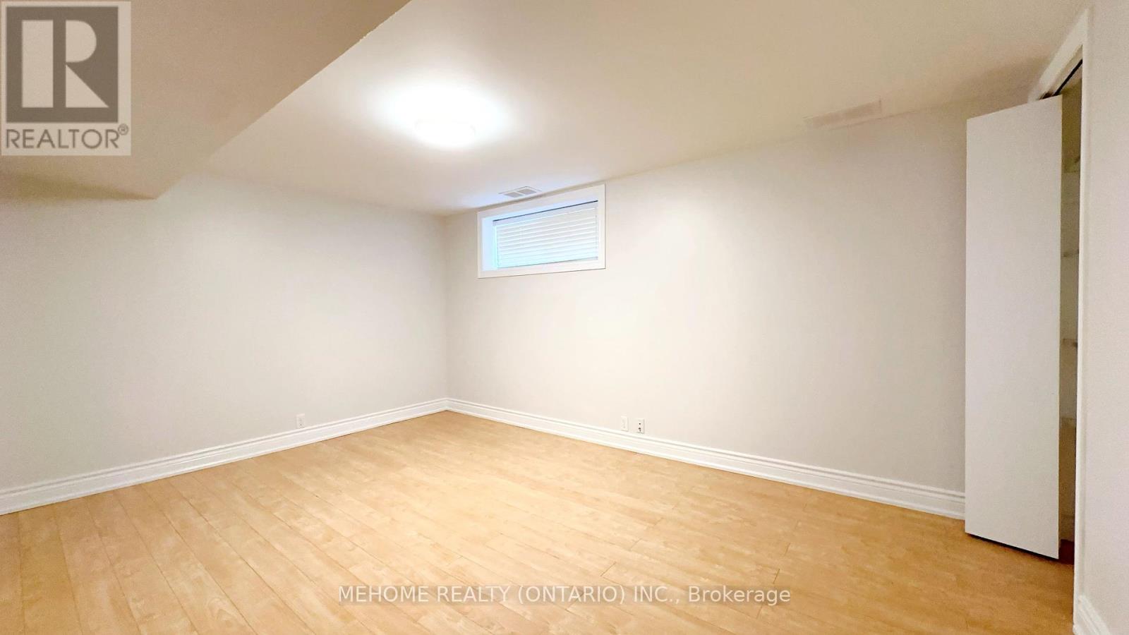 Photo 15 of 493 Lynett Crescent, Richmond Hill ON