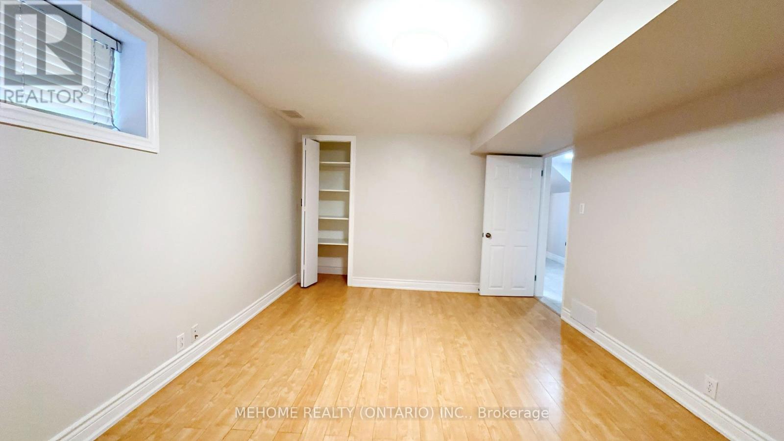 Photo 4 of 493 Lynett Crescent, Richmond Hill ON