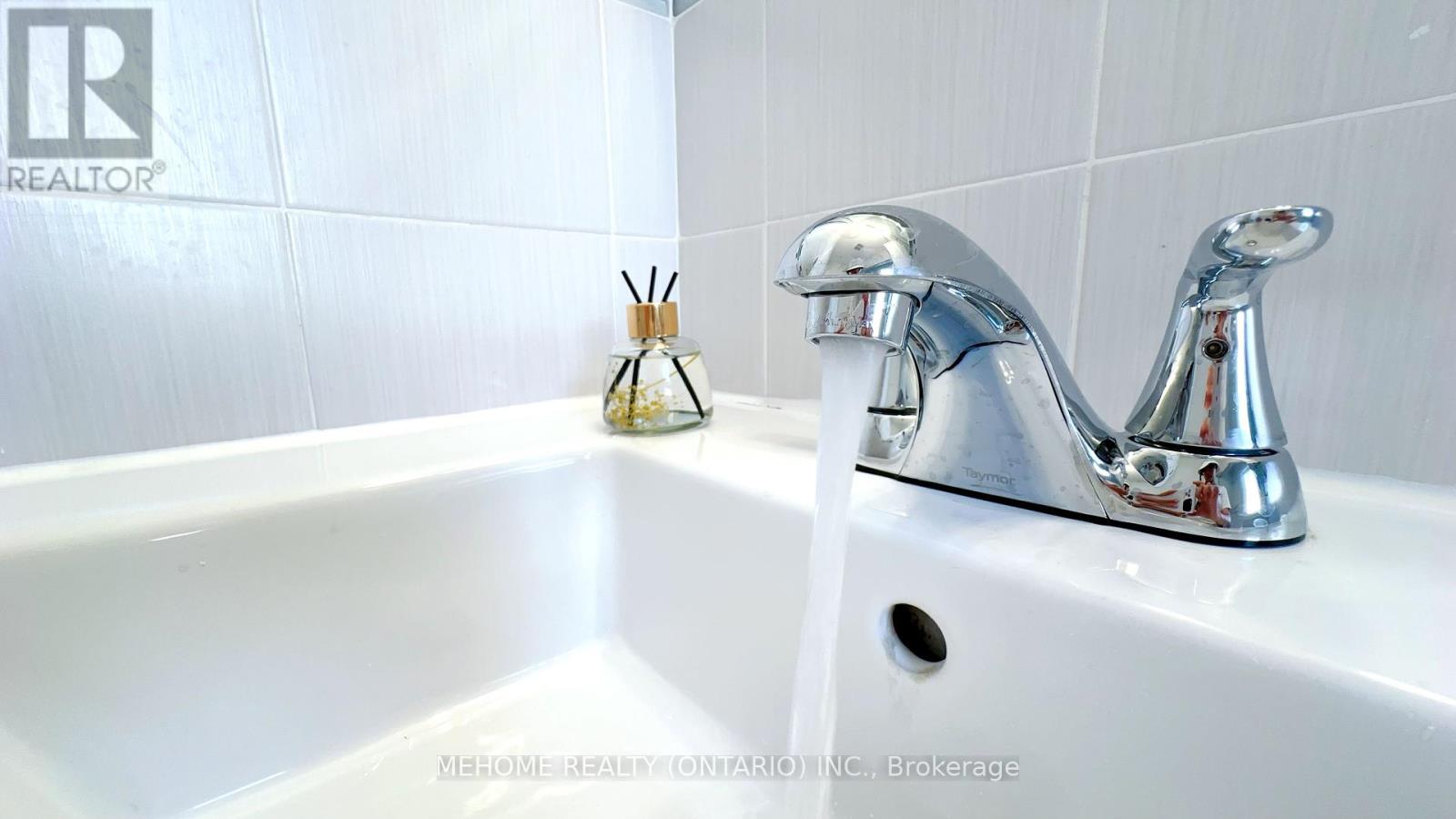 Photo 38 of 493 Lynett Crescent, Richmond Hill ON