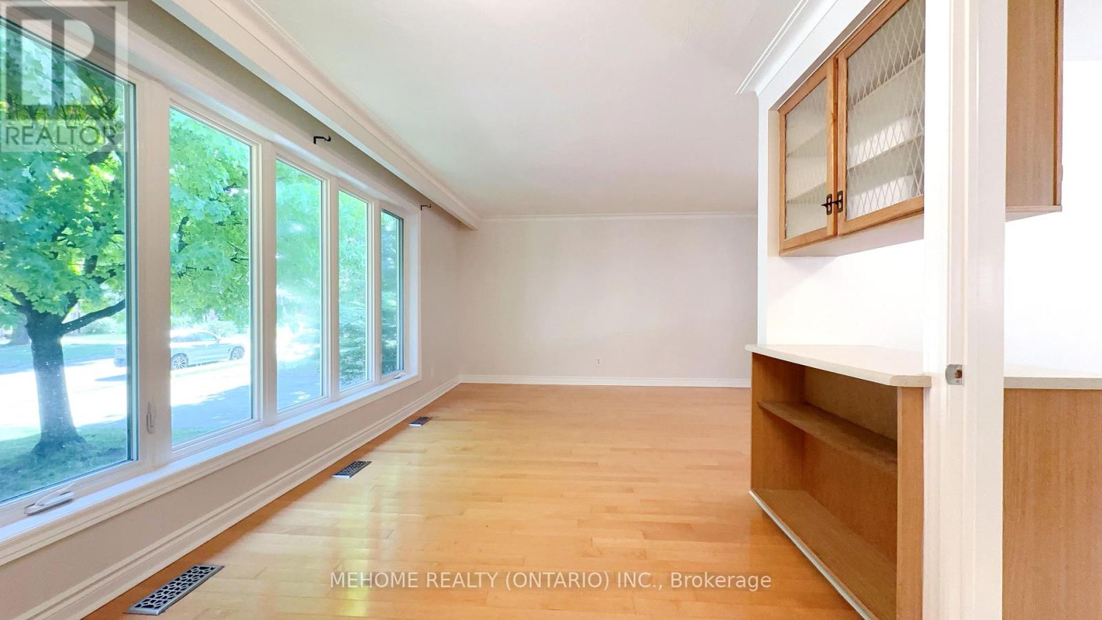 Photo 29 of 493 Lynett Crescent, Richmond Hill ON