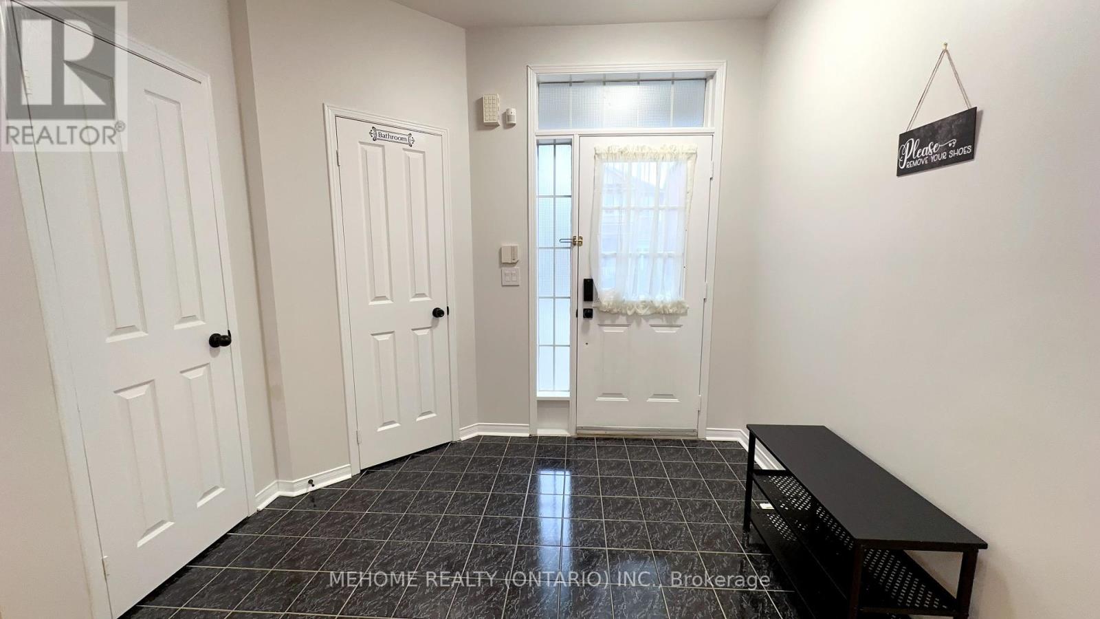 Photo 4 of 15 Catherina Street, Markham ON