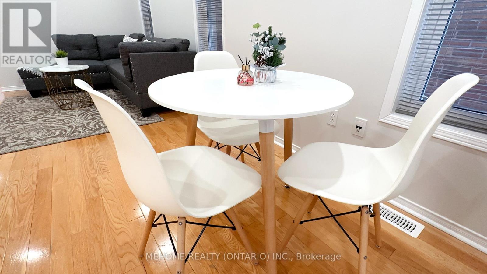 Photo 5 of 15 Catherina Street, Markham ON