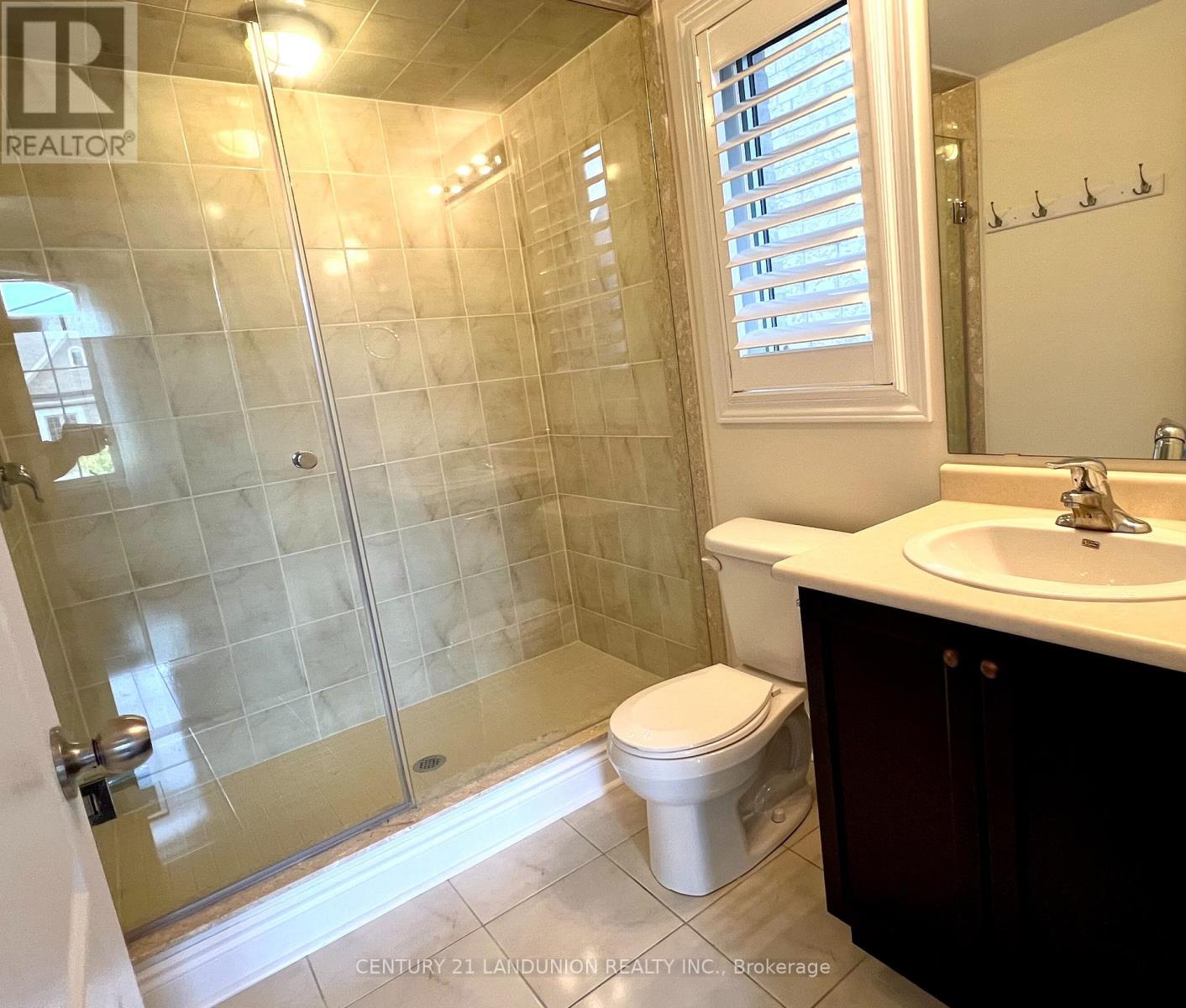 Photo 6 of 1001 Poppy Lane, Newmarket ON