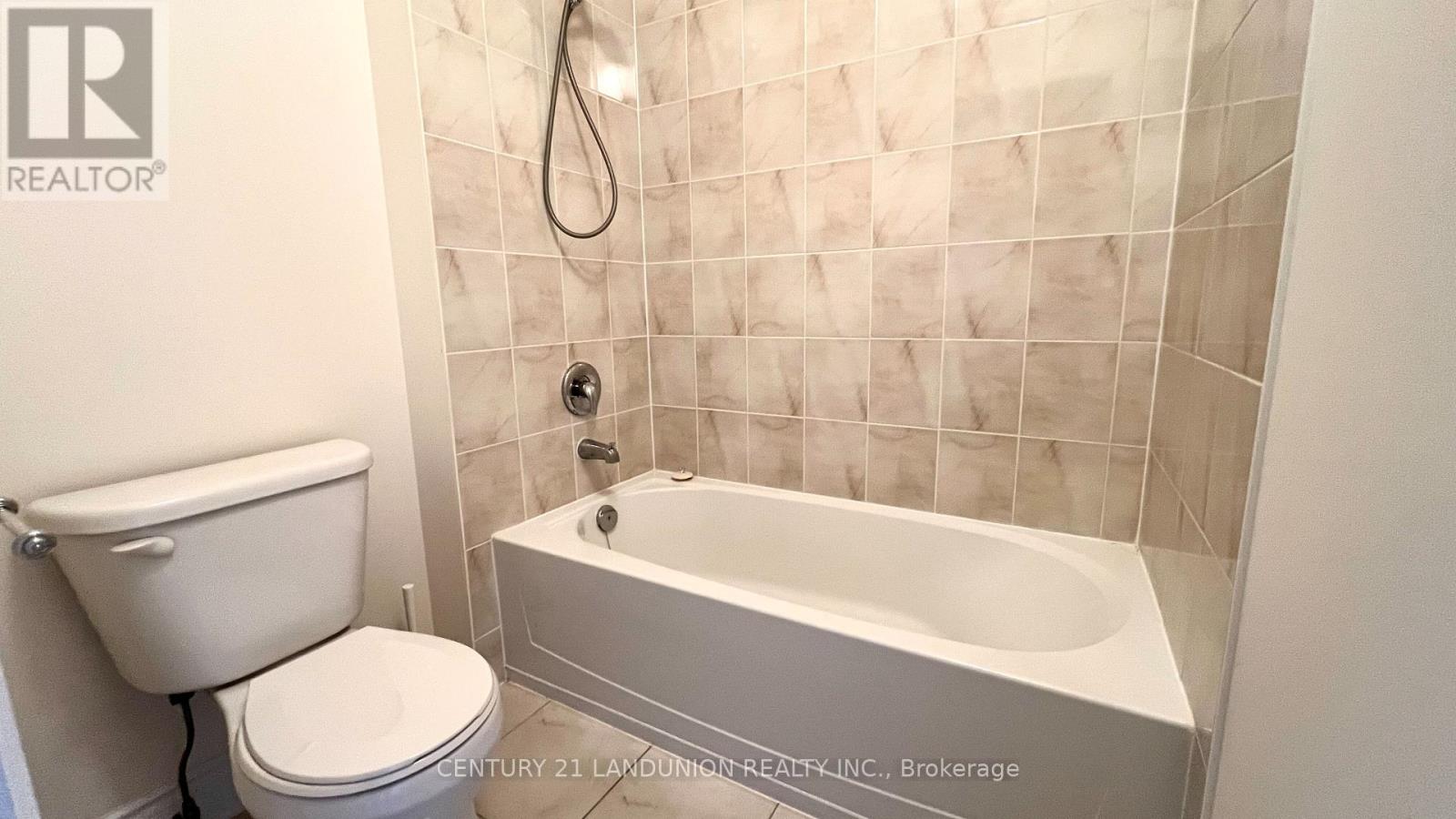 Photo 9 of 1001 Poppy Lane, Newmarket ON