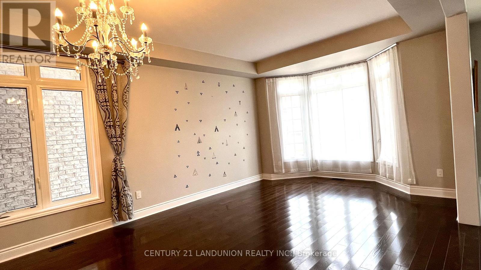 Photo 22 of 1001 Poppy Lane, Newmarket ON