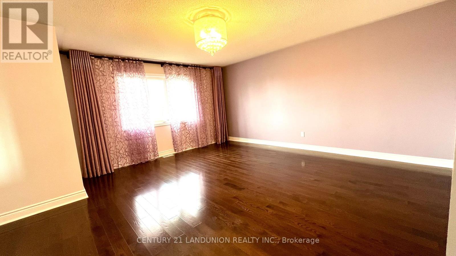Photo 20 of 1001 Poppy Lane, Newmarket ON
