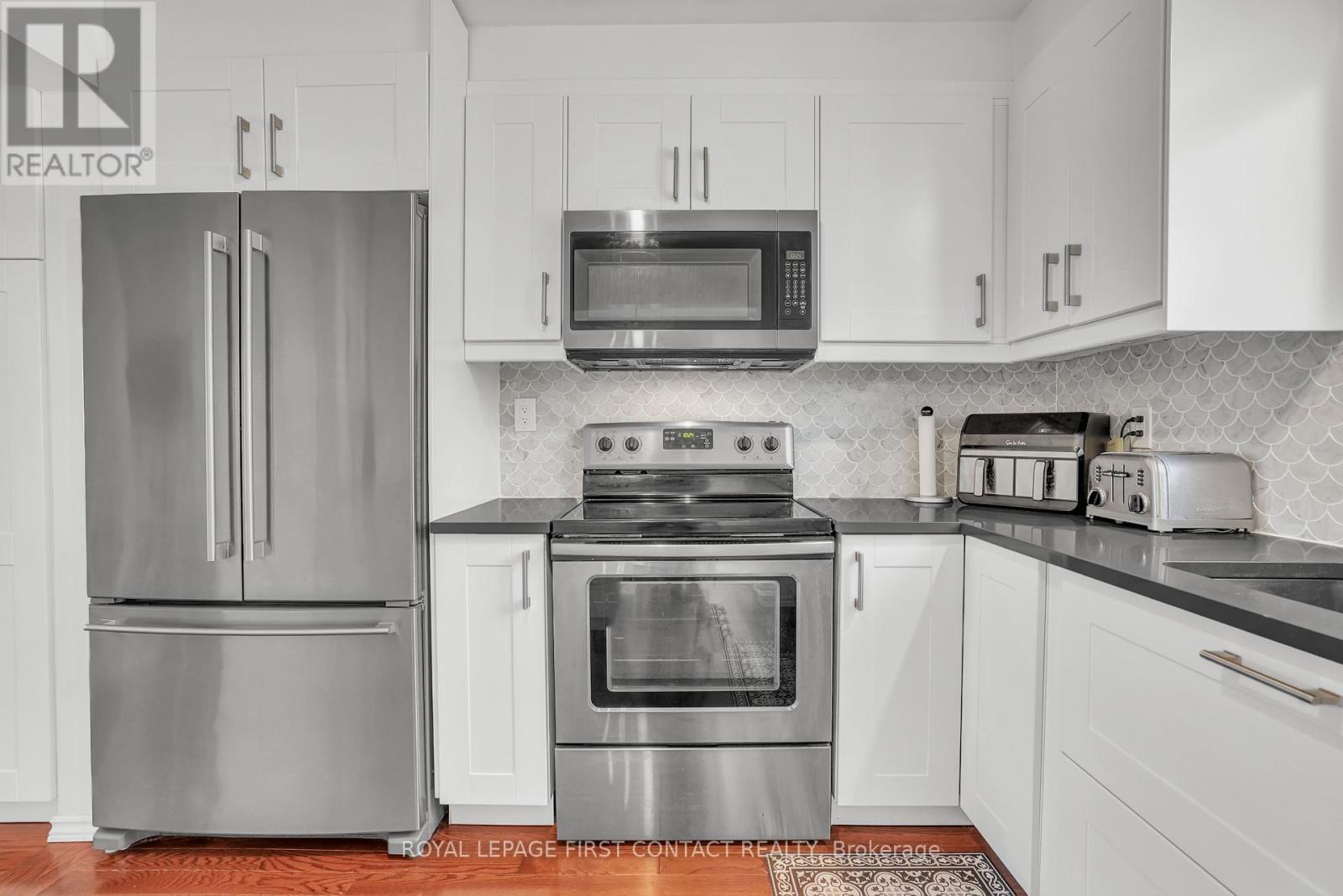 Photo 26 of 195 Billings Crescent, Newmarket ON