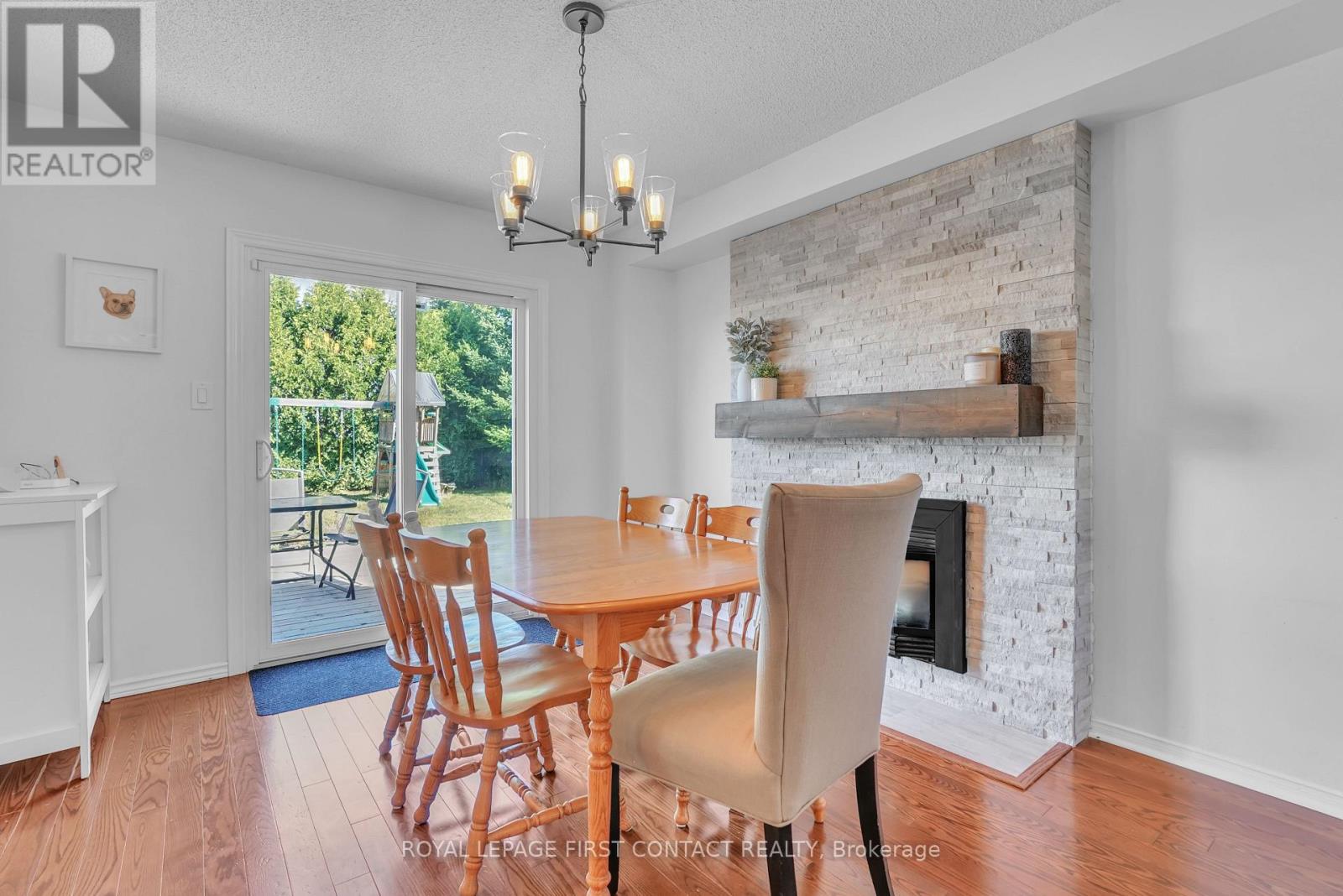 Photo 42 of 195 Billings Crescent, Newmarket ON