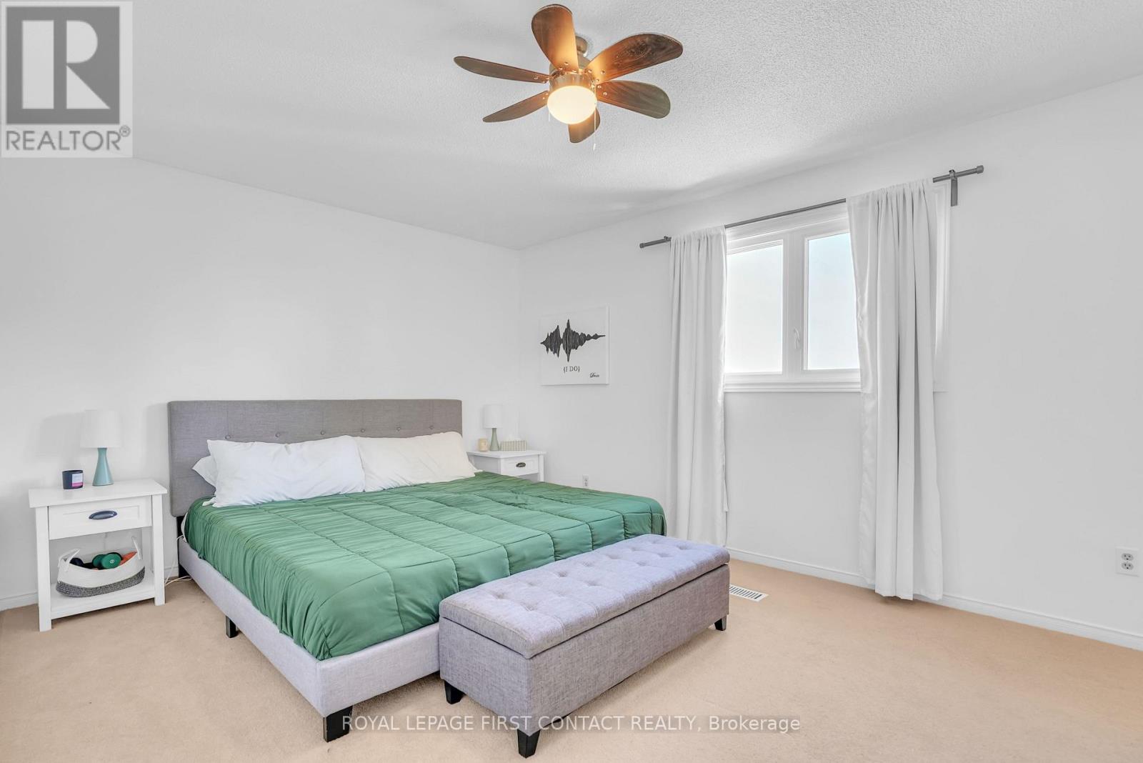 Photo 9 of 195 Billings Crescent, Newmarket ON