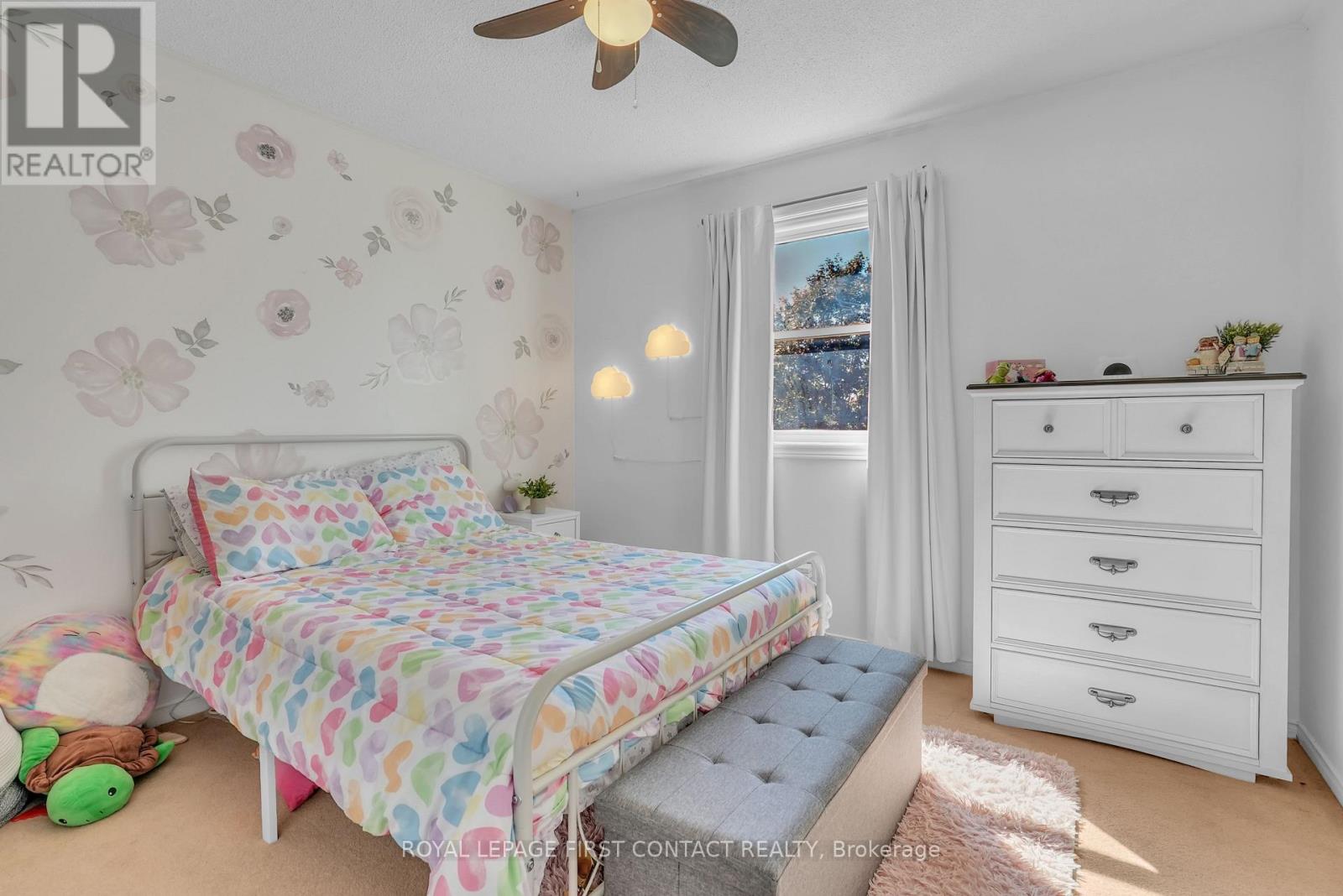 Photo 38 of 195 Billings Crescent, Newmarket ON