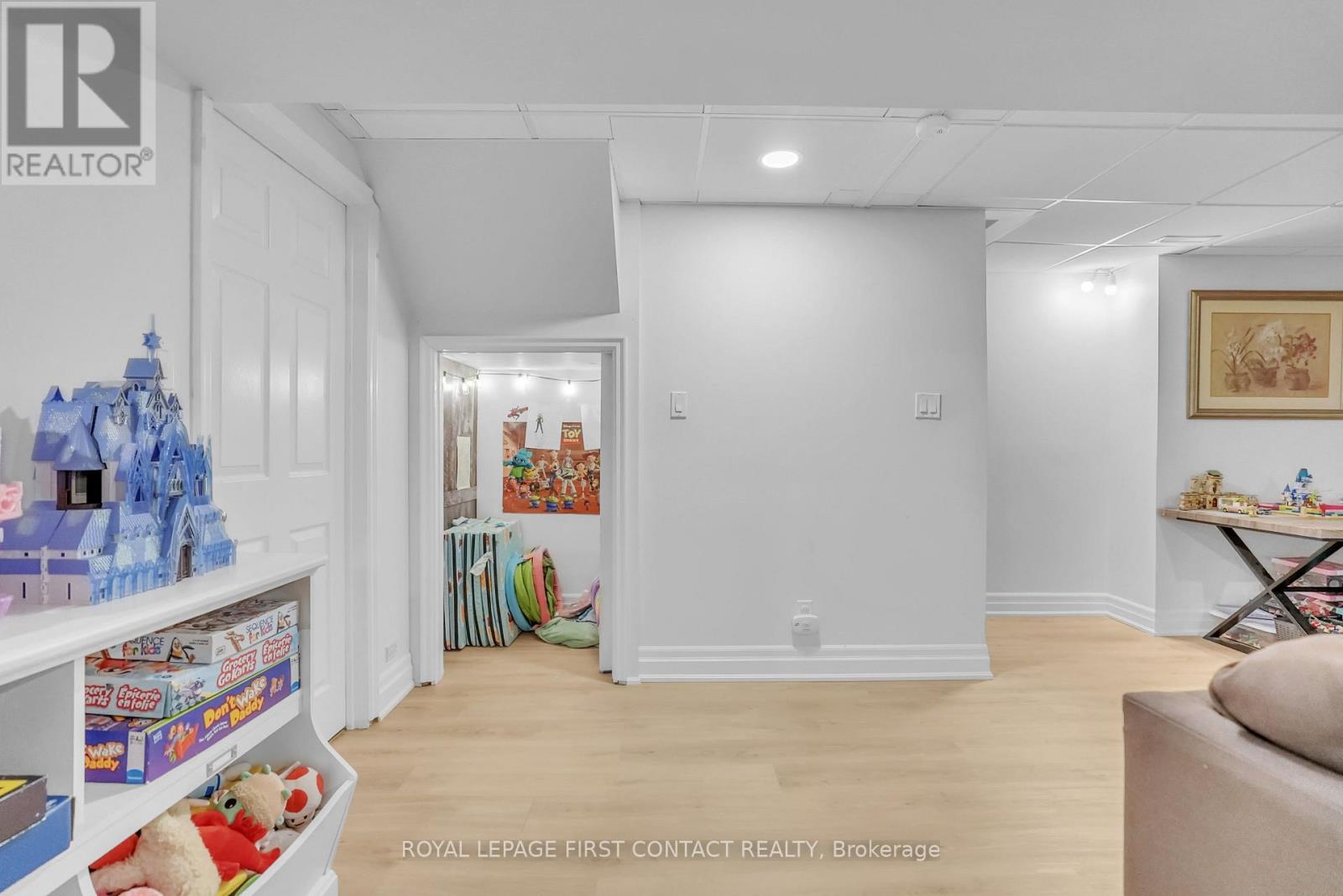 Photo 1 of 195 Billings Crescent, Newmarket ON