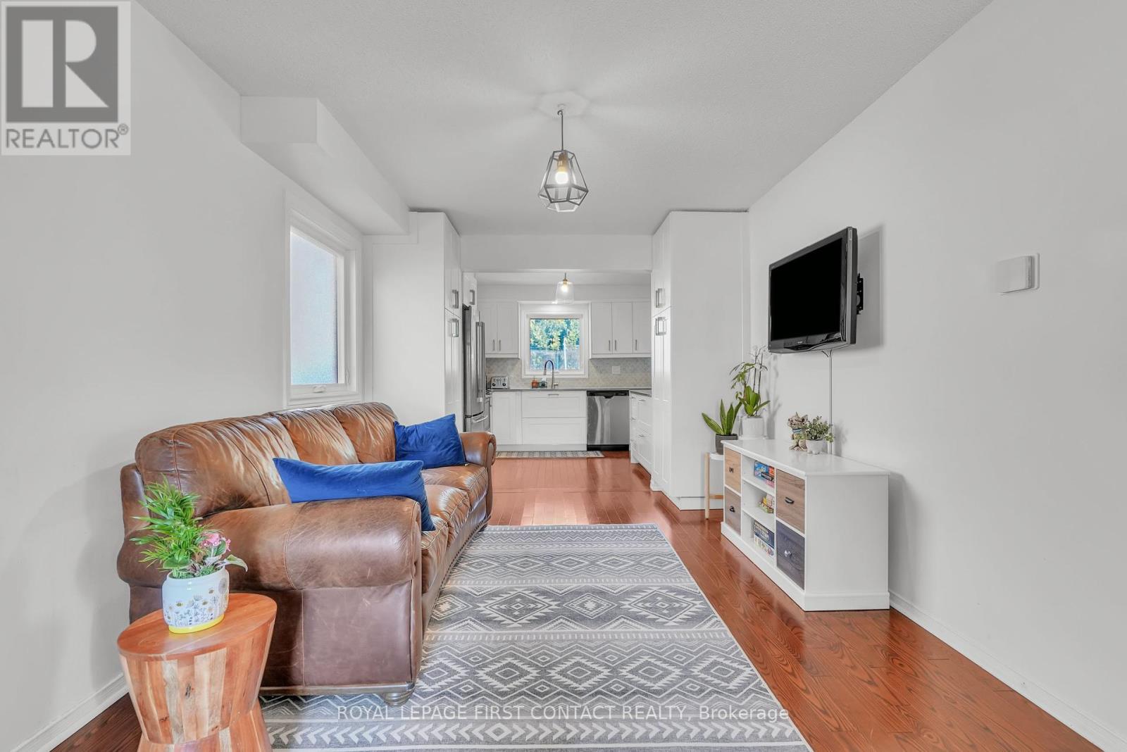 Photo 45 of 195 Billings Crescent, Newmarket ON