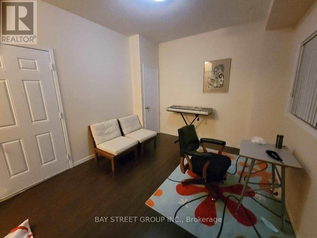 Photo 11 of 53 3050 Erin Centre Boulevard, Mississauga ON