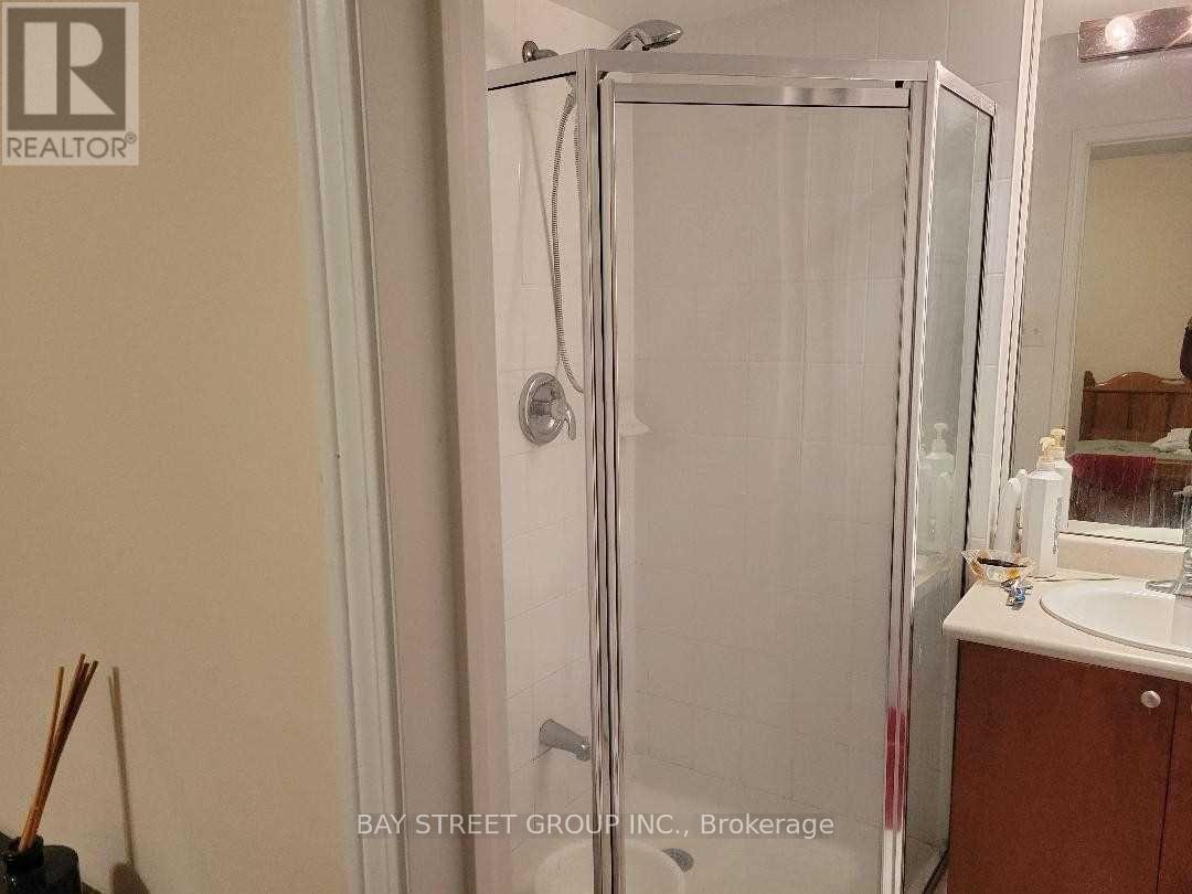 Photo 15 of 53 3050 Erin Centre Boulevard, Mississauga ON