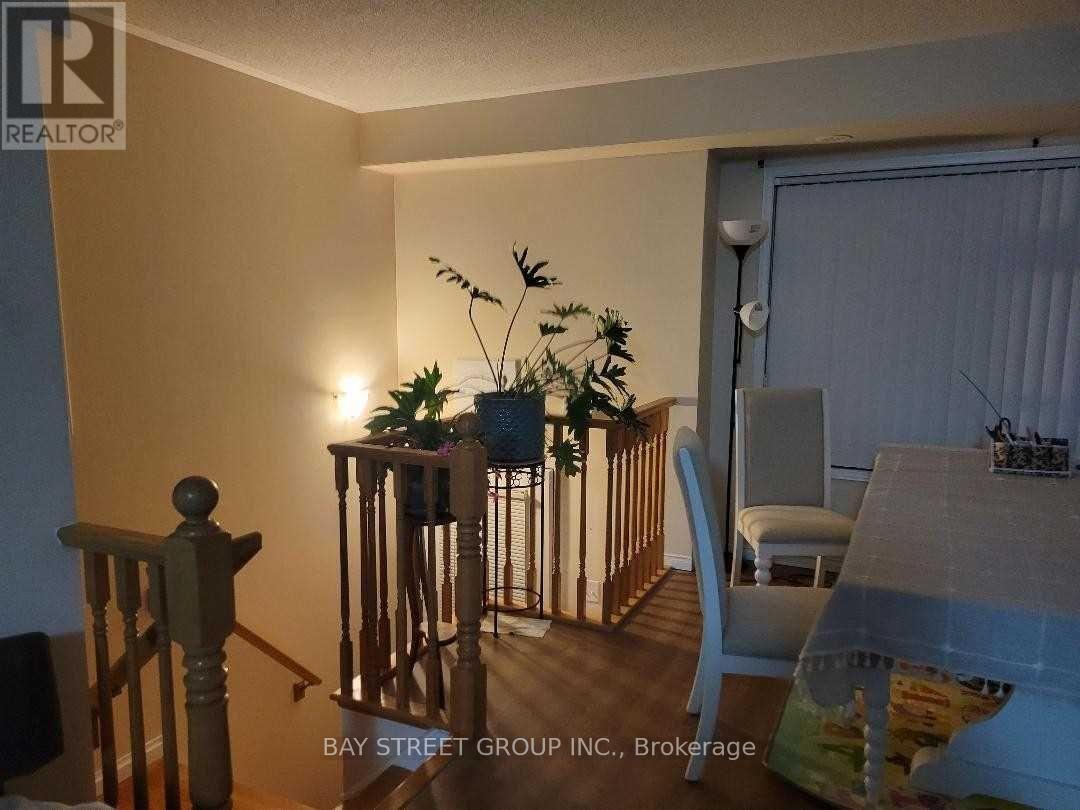 Photo 12 of 53 3050 Erin Centre Boulevard, Mississauga ON