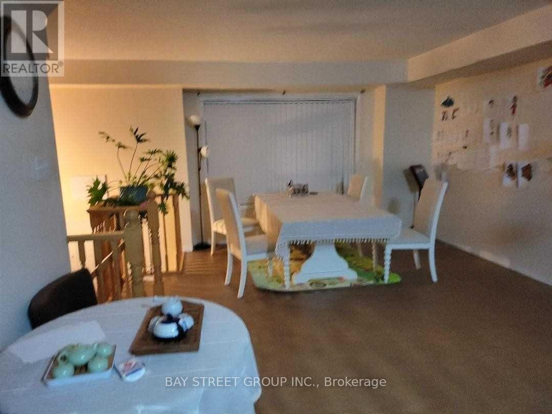 Photo 21 of 53 3050 Erin Centre Boulevard, Mississauga ON
