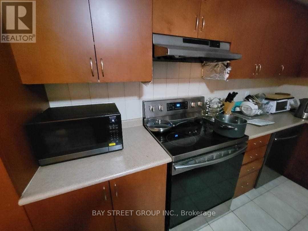 Photo 13 of 53 3050 Erin Centre Boulevard, Mississauga ON