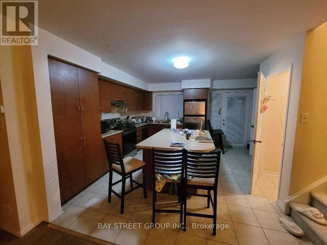 Photo 18 of 53 3050 Erin Centre Boulevard, Mississauga ON