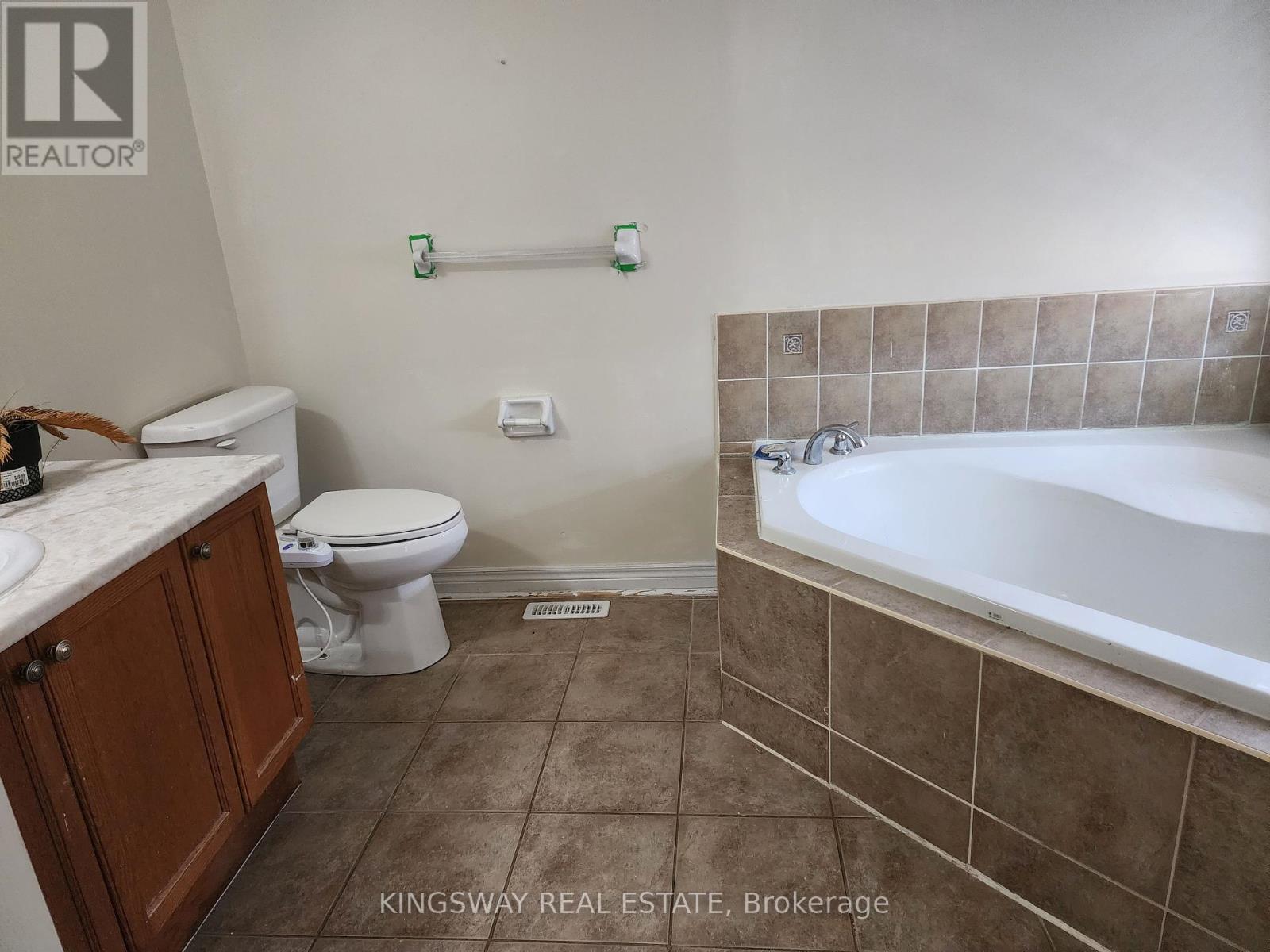 Photo 9 of Upper 65 Pefferlaw Circle, Brampton ON