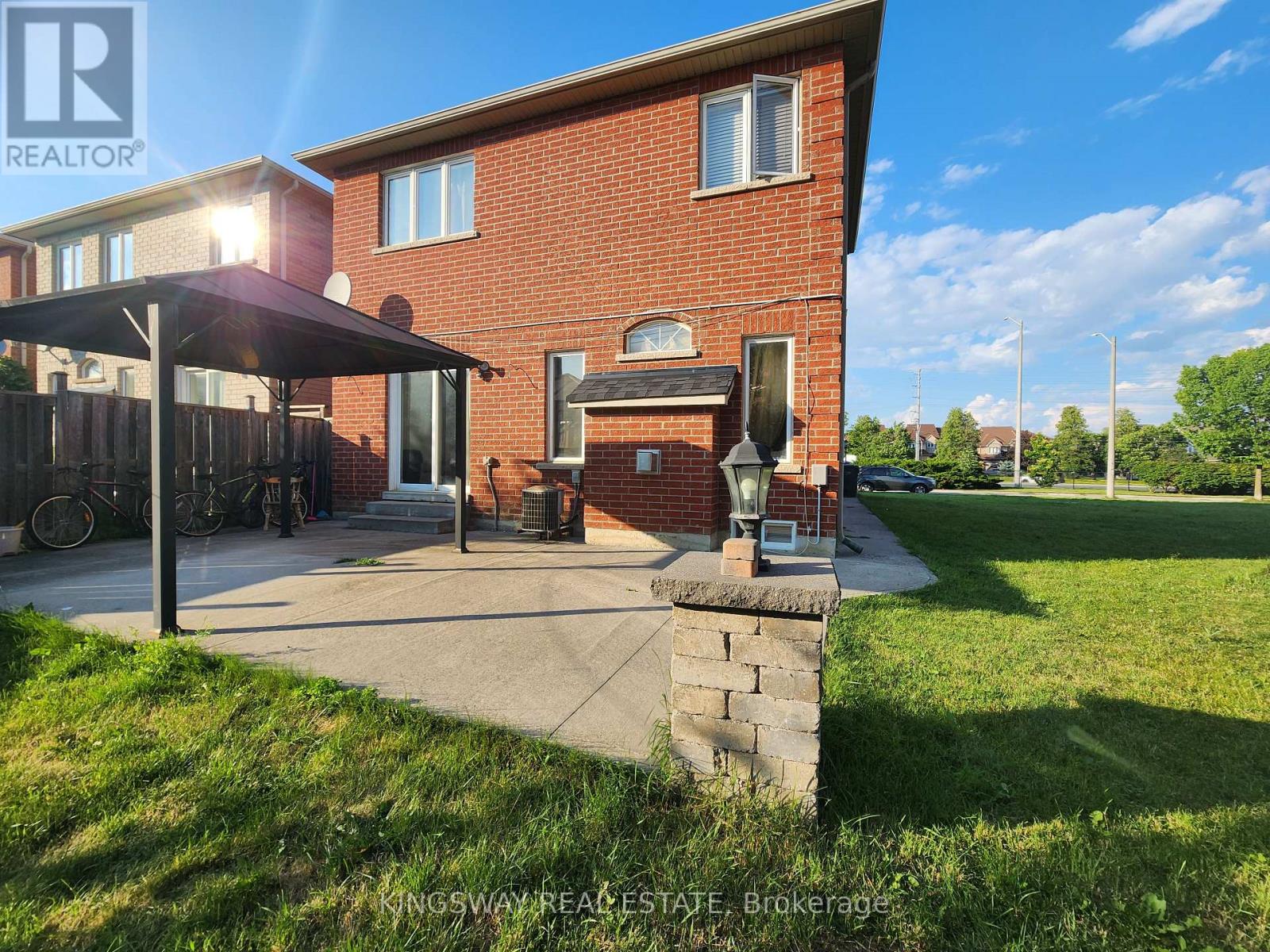 Photo 8 of Upper 65 Pefferlaw Circle, Brampton ON