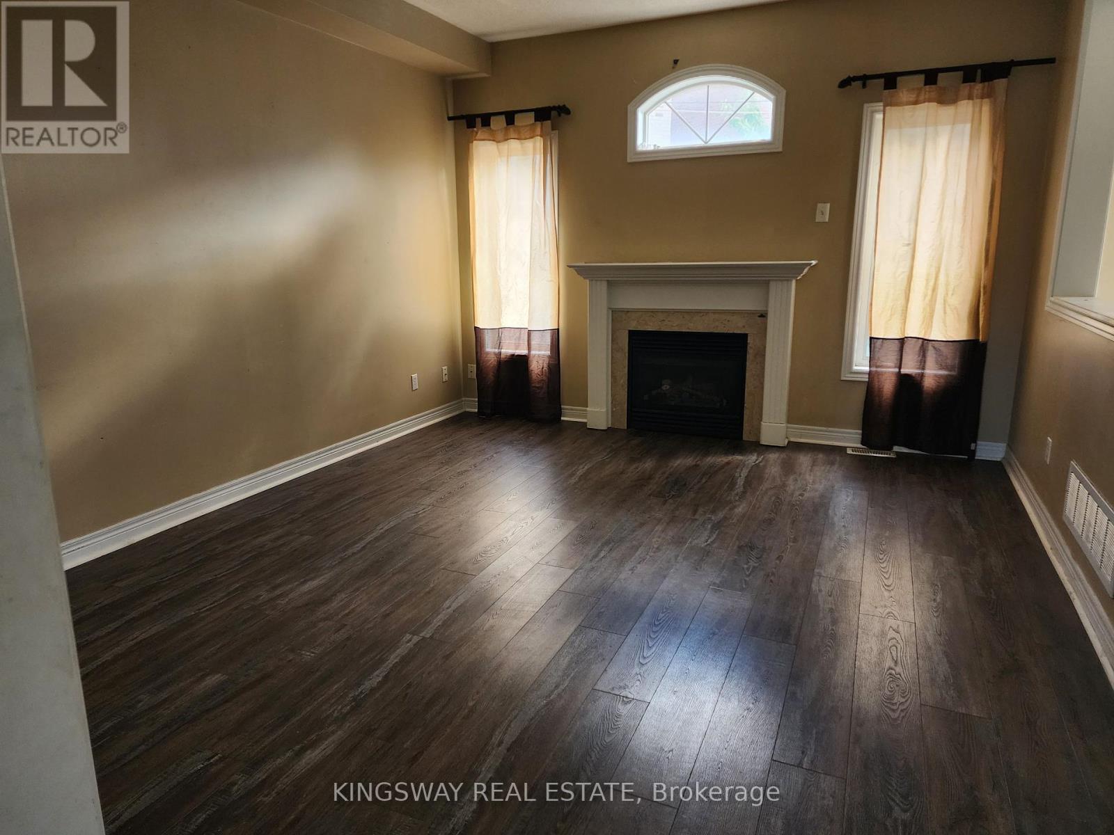 Photo 3 of Upper 65 Pefferlaw Circle, Brampton ON