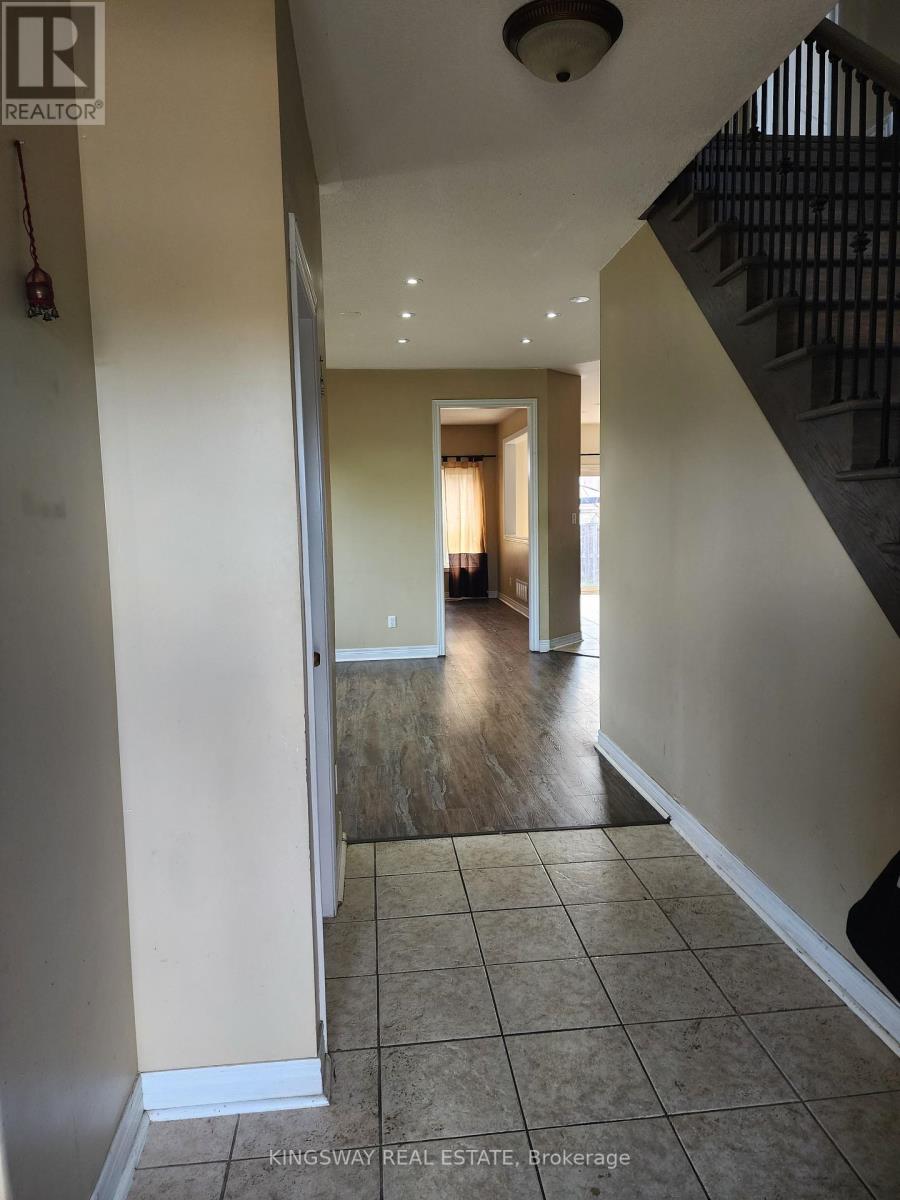 Photo 7 of Upper 65 Pefferlaw Circle, Brampton ON