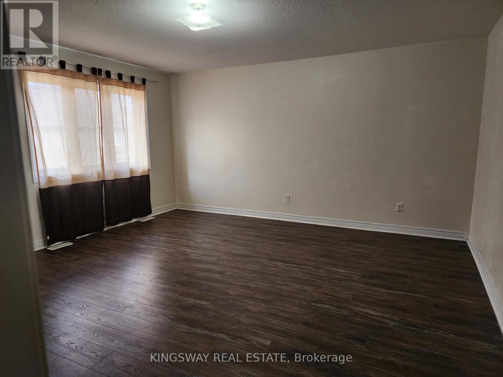 Photo 4 of Upper 65 Pefferlaw Circle, Brampton ON