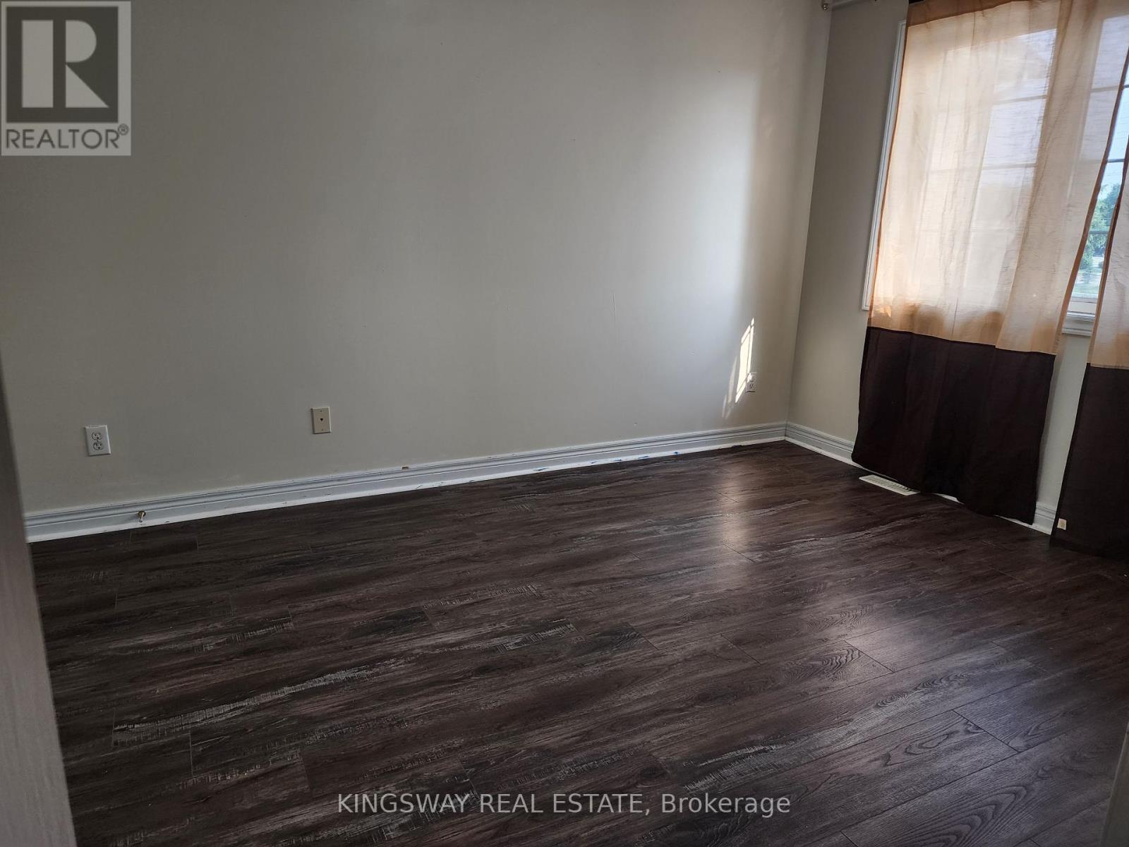 Photo 10 of Upper 65 Pefferlaw Circle, Brampton ON