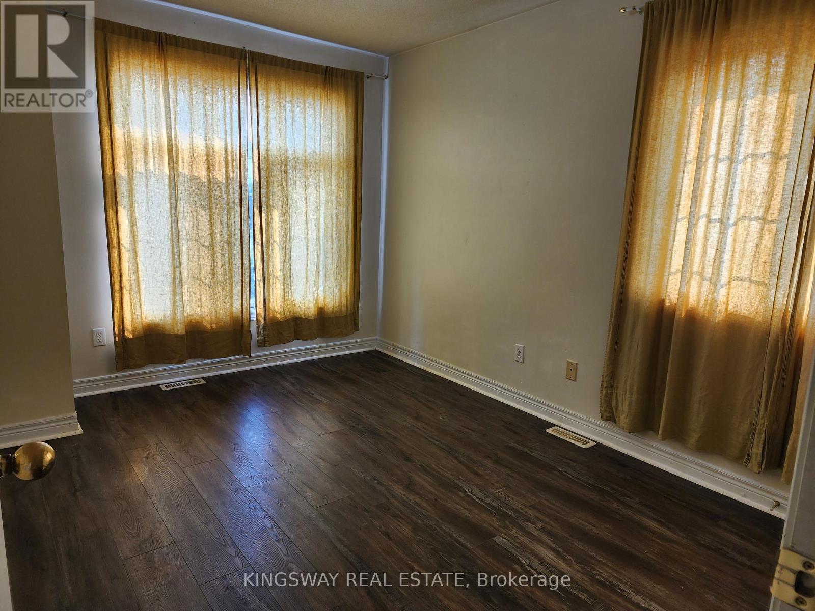 Photo 6 of Upper 65 Pefferlaw Circle, Brampton ON