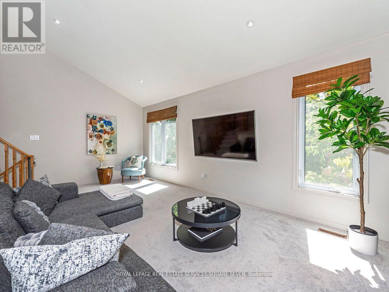 Photo 13 of 234 Sewell Drive, Oakville ON