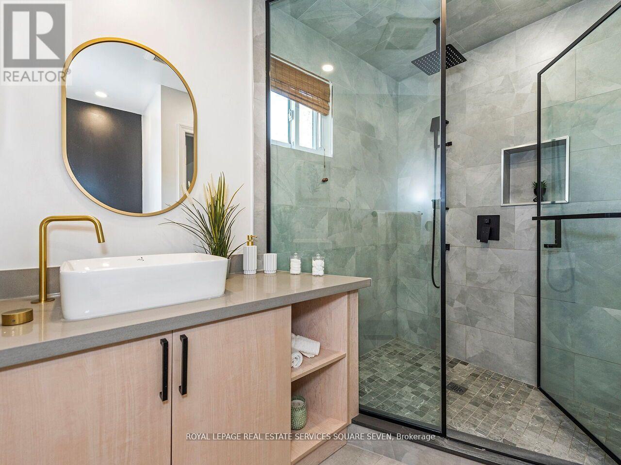 Photo 18 of 234 Sewell Drive, Oakville ON