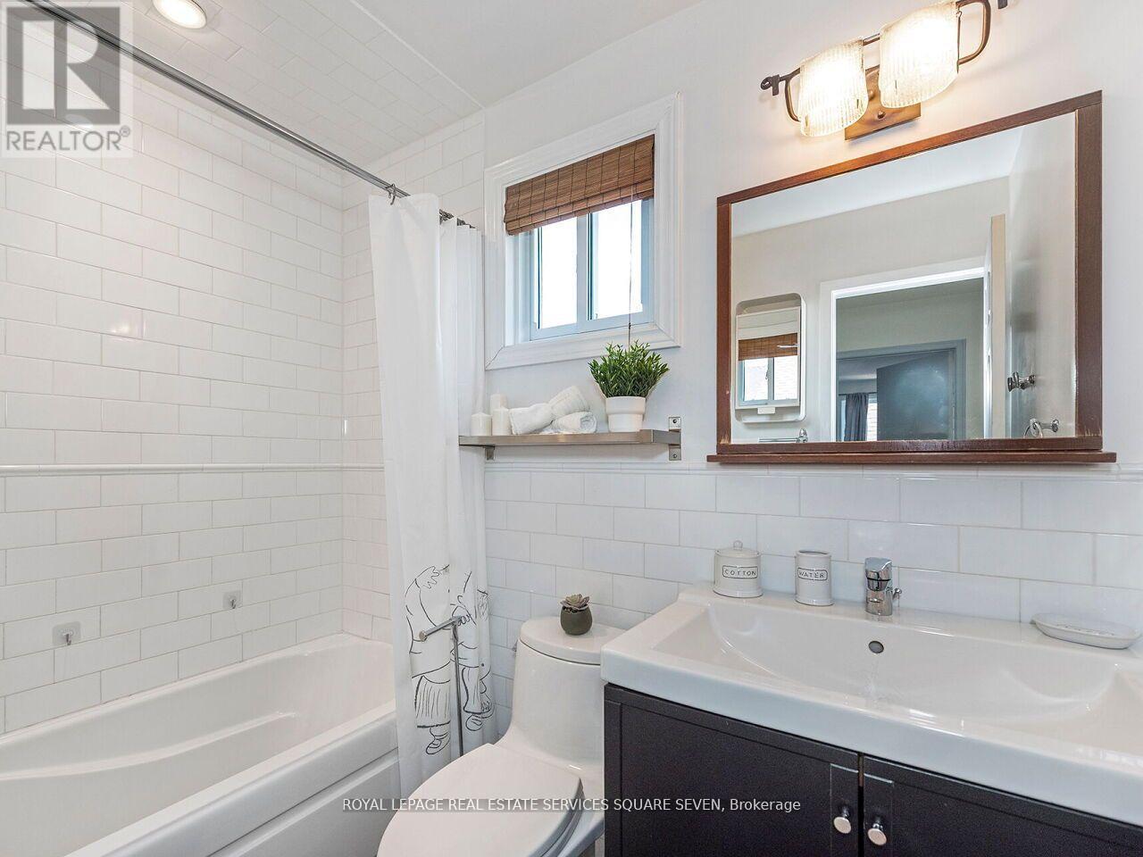 Photo 22 of 234 Sewell Drive, Oakville ON