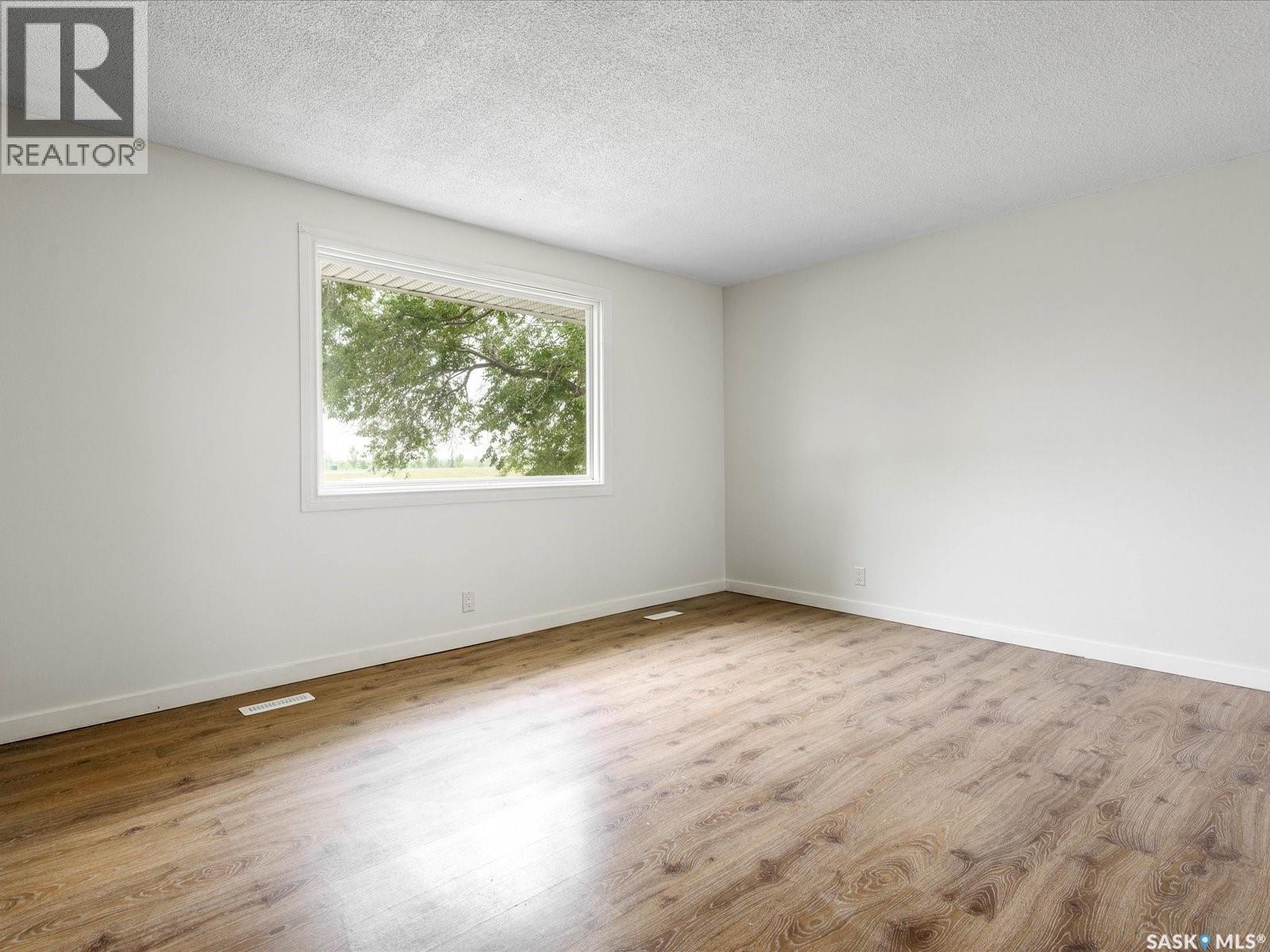 Photo 5 of 7332 Bowman Avenue, Regina SK