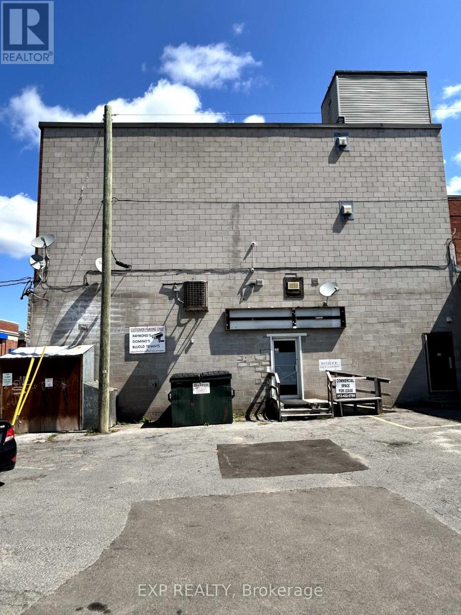 Photo 4 of 19 Renfrew Avenue W, Renfrew ON