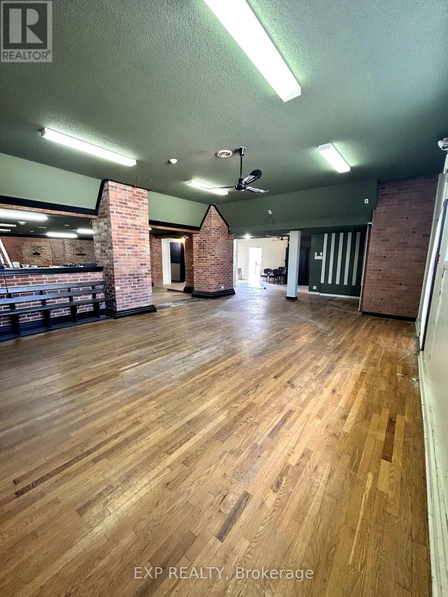 Photo 8 of 19 Renfrew Avenue W, Renfrew ON