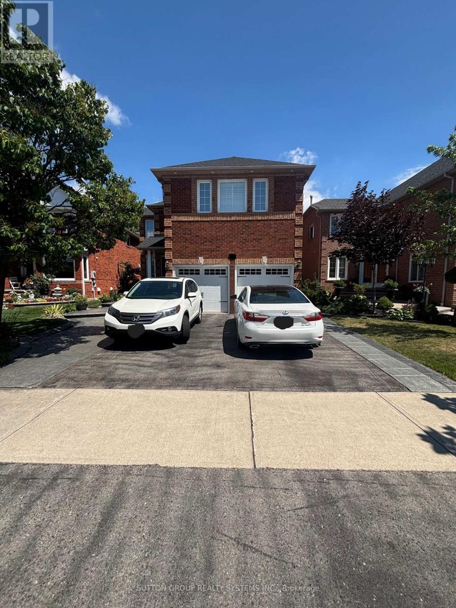 Photo 4 of 5257 Fallingbrook Drive, Mississauga ON