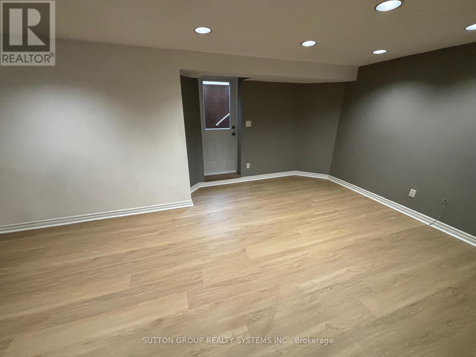 Photo 8 of 5257 Fallingbrook Drive, Mississauga ON