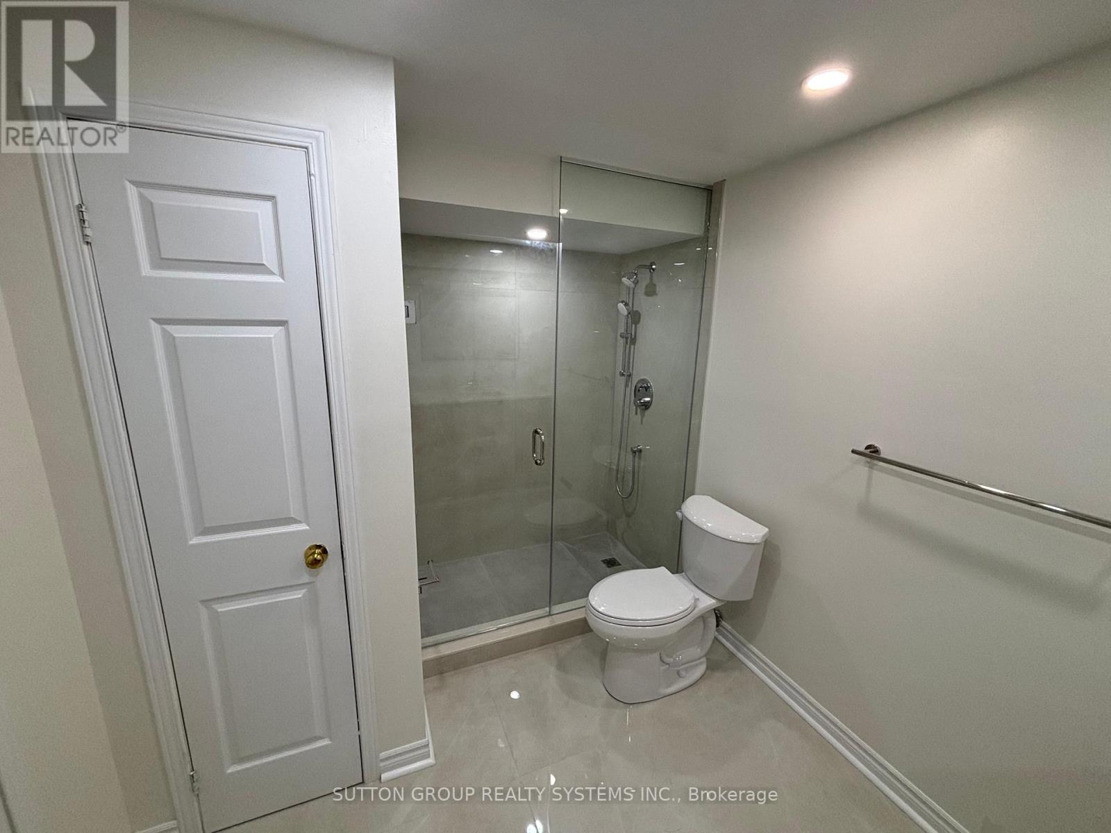 Photo 7 of 5257 Fallingbrook Drive, Mississauga ON