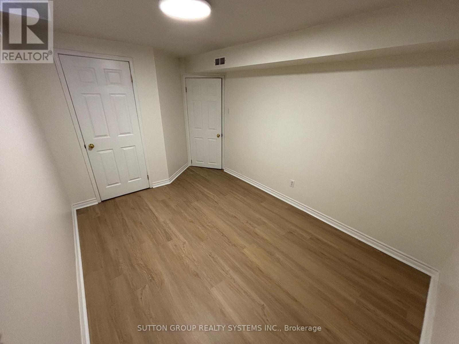 Photo 5 of 5257 Fallingbrook Drive, Mississauga ON