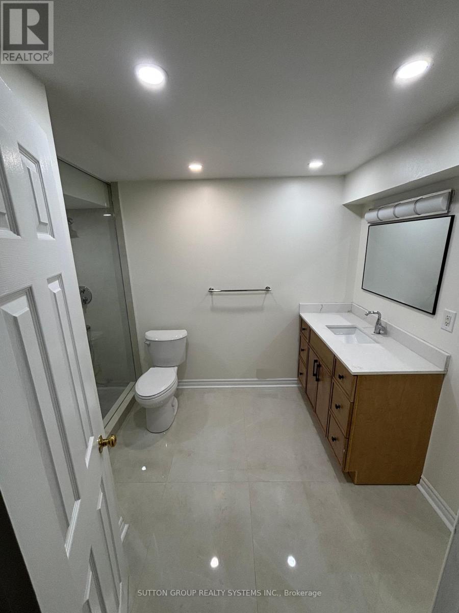 Photo 6 of 5257 Fallingbrook Drive, Mississauga ON