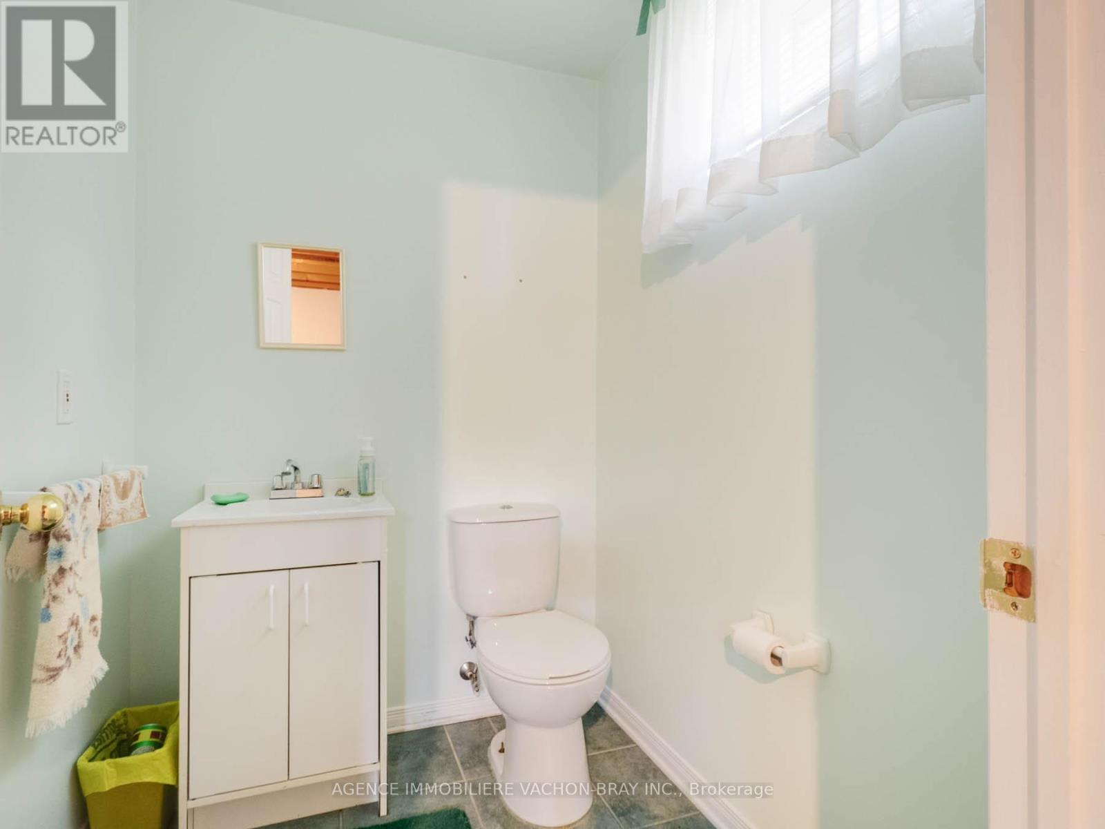 Photo 1 of 53 Sandfield Avenue N, North Glengarry ON