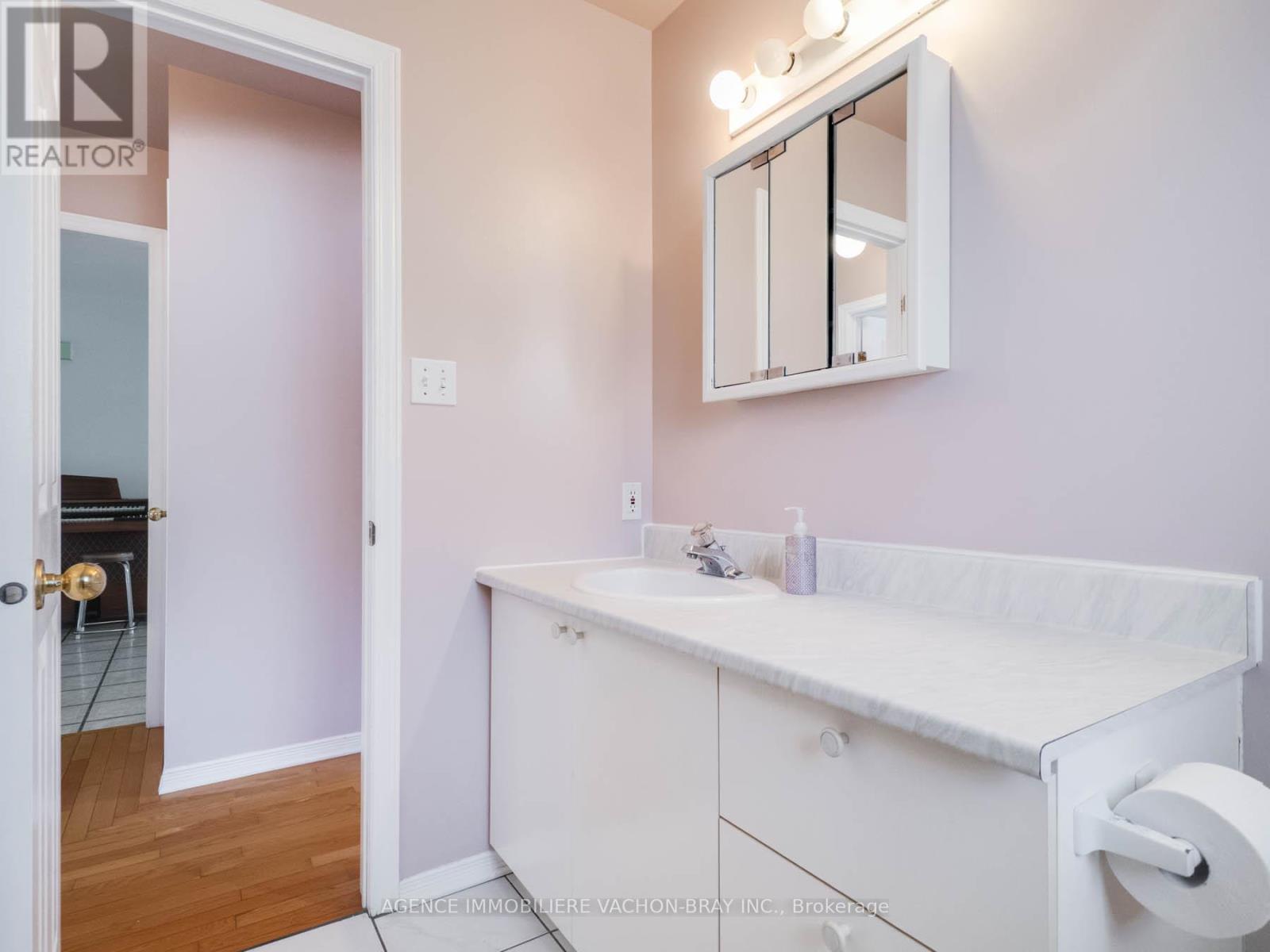 Photo 18 of 53 Sandfield Avenue N, North Glengarry ON