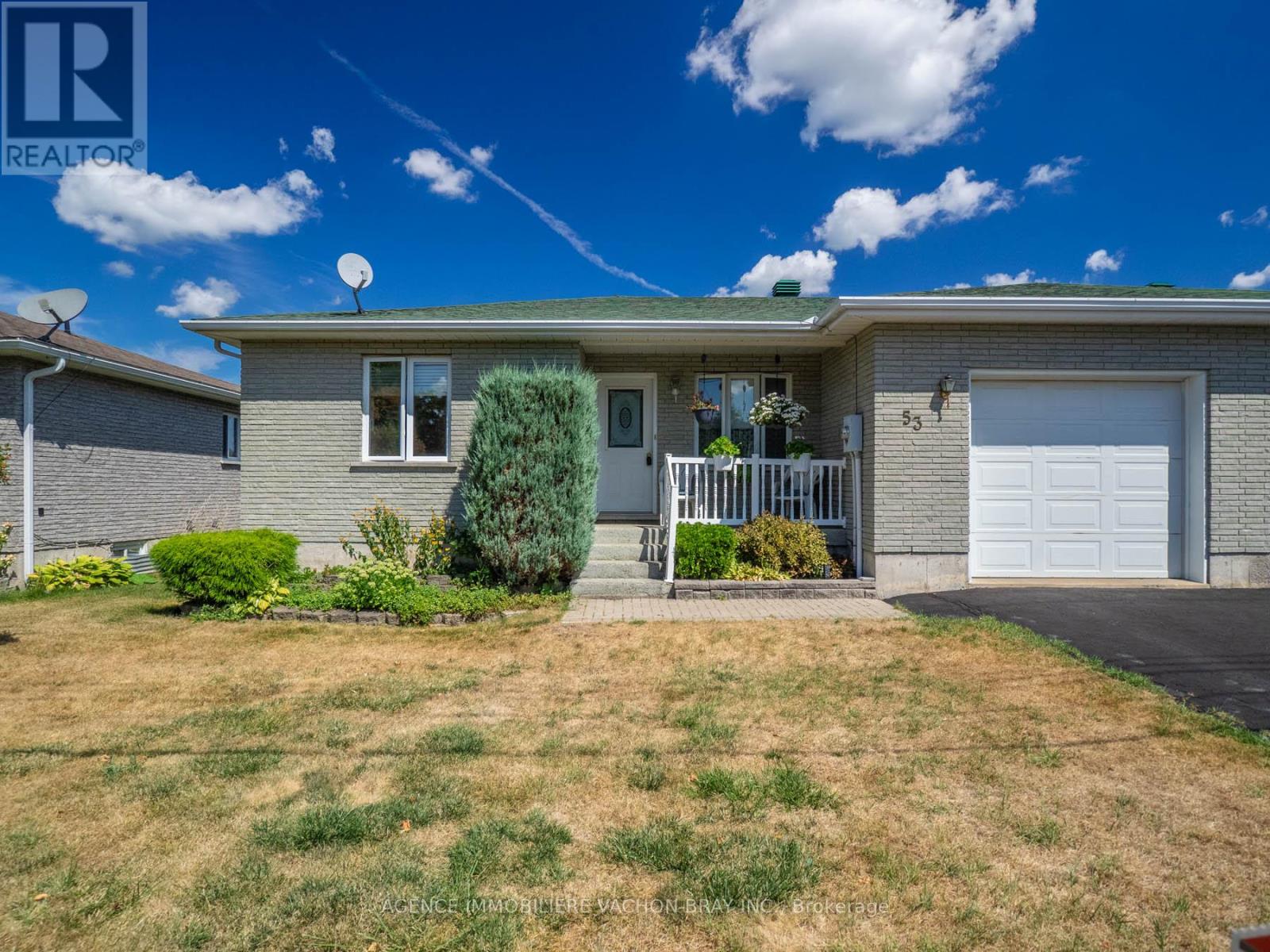 Photo 5 of 53 Sandfield Avenue N, North Glengarry ON