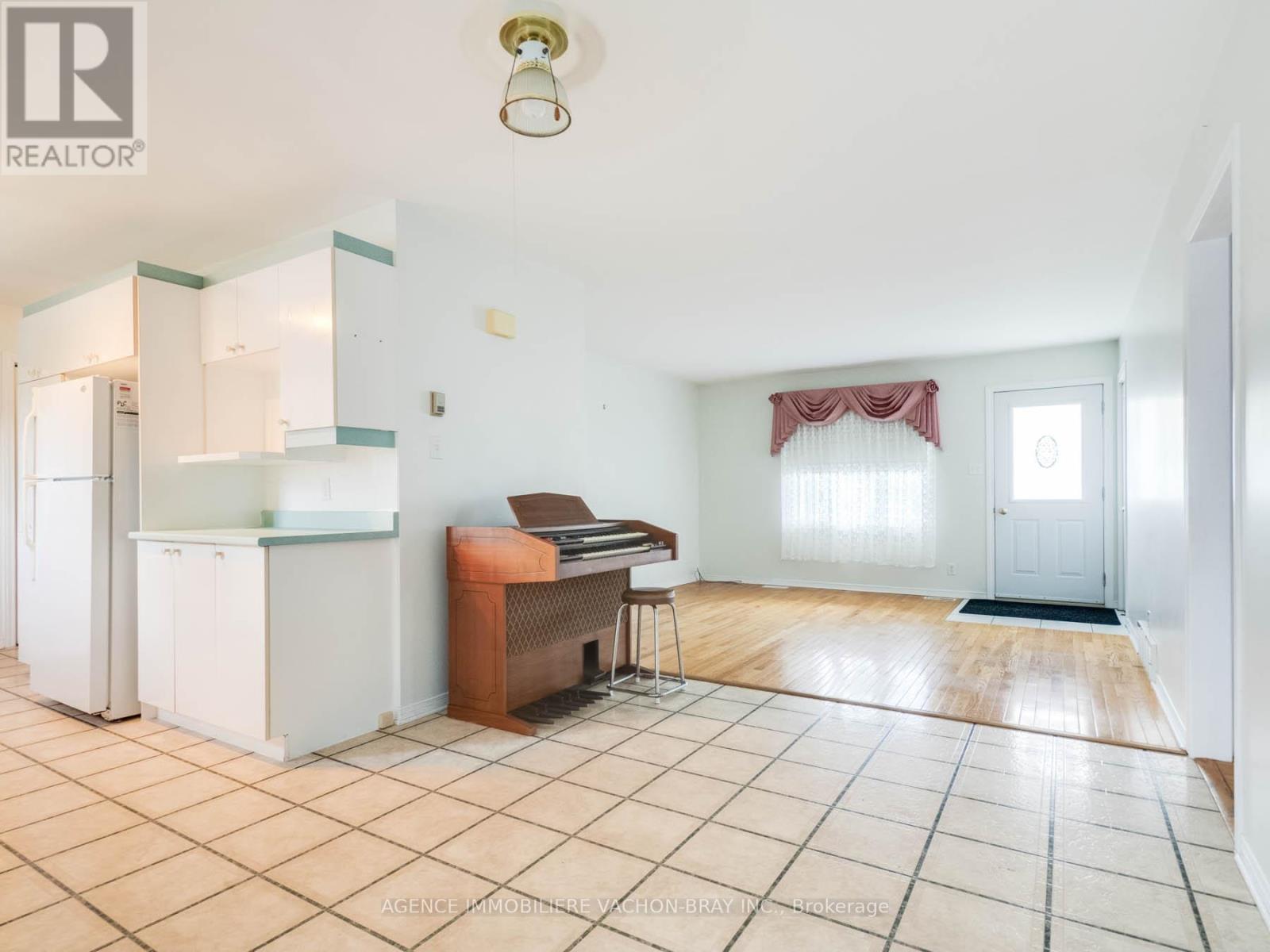 Photo 16 of 53 Sandfield Avenue N, North Glengarry ON