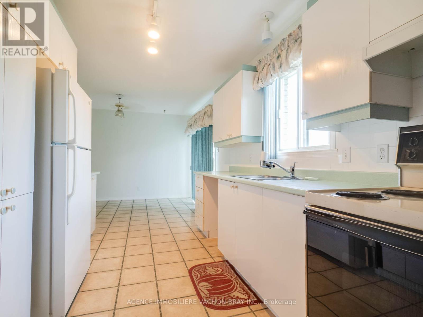Photo 10 of 53 Sandfield Avenue N, North Glengarry ON