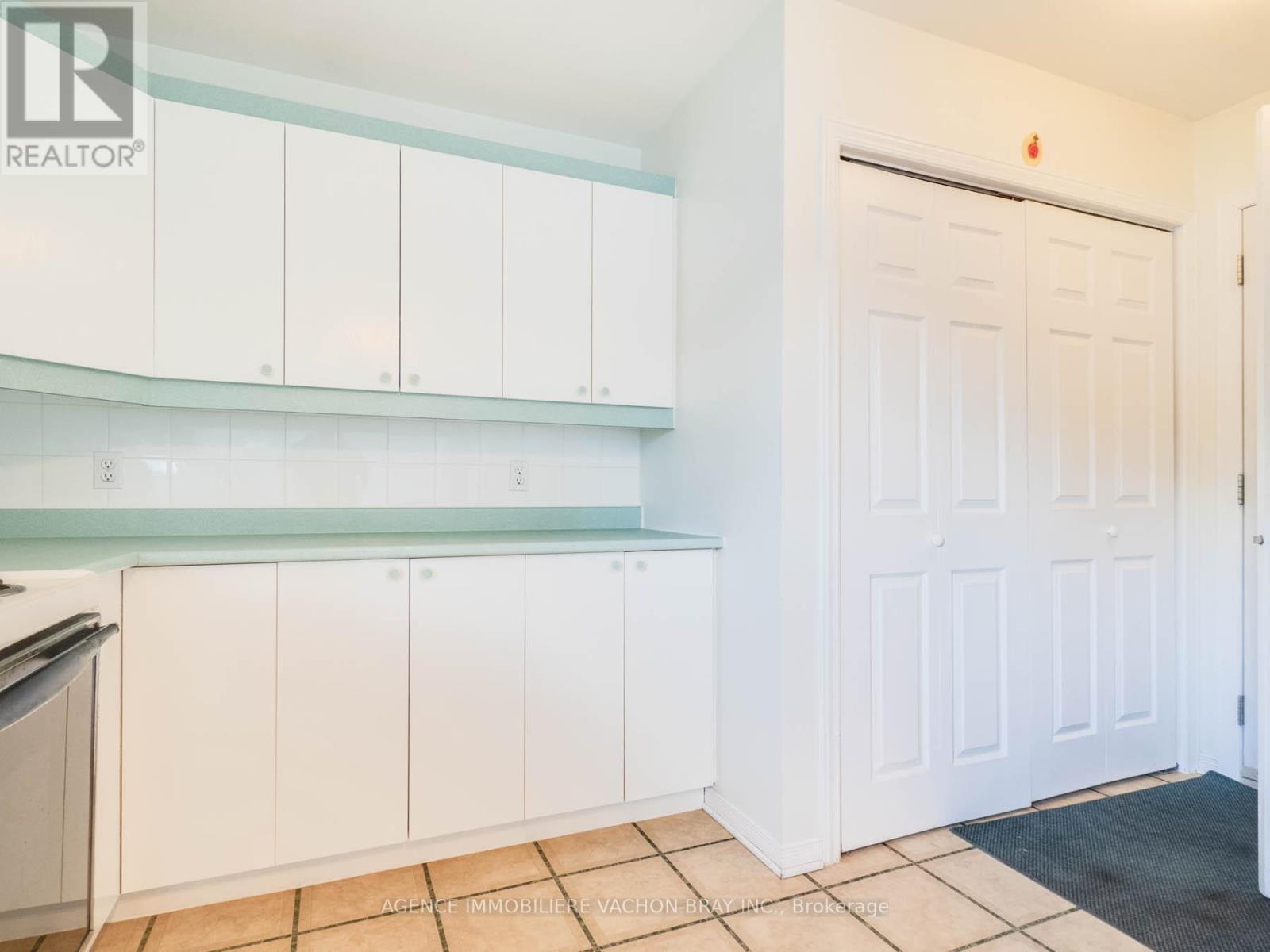 Photo 8 of 53 Sandfield Avenue N, North Glengarry ON