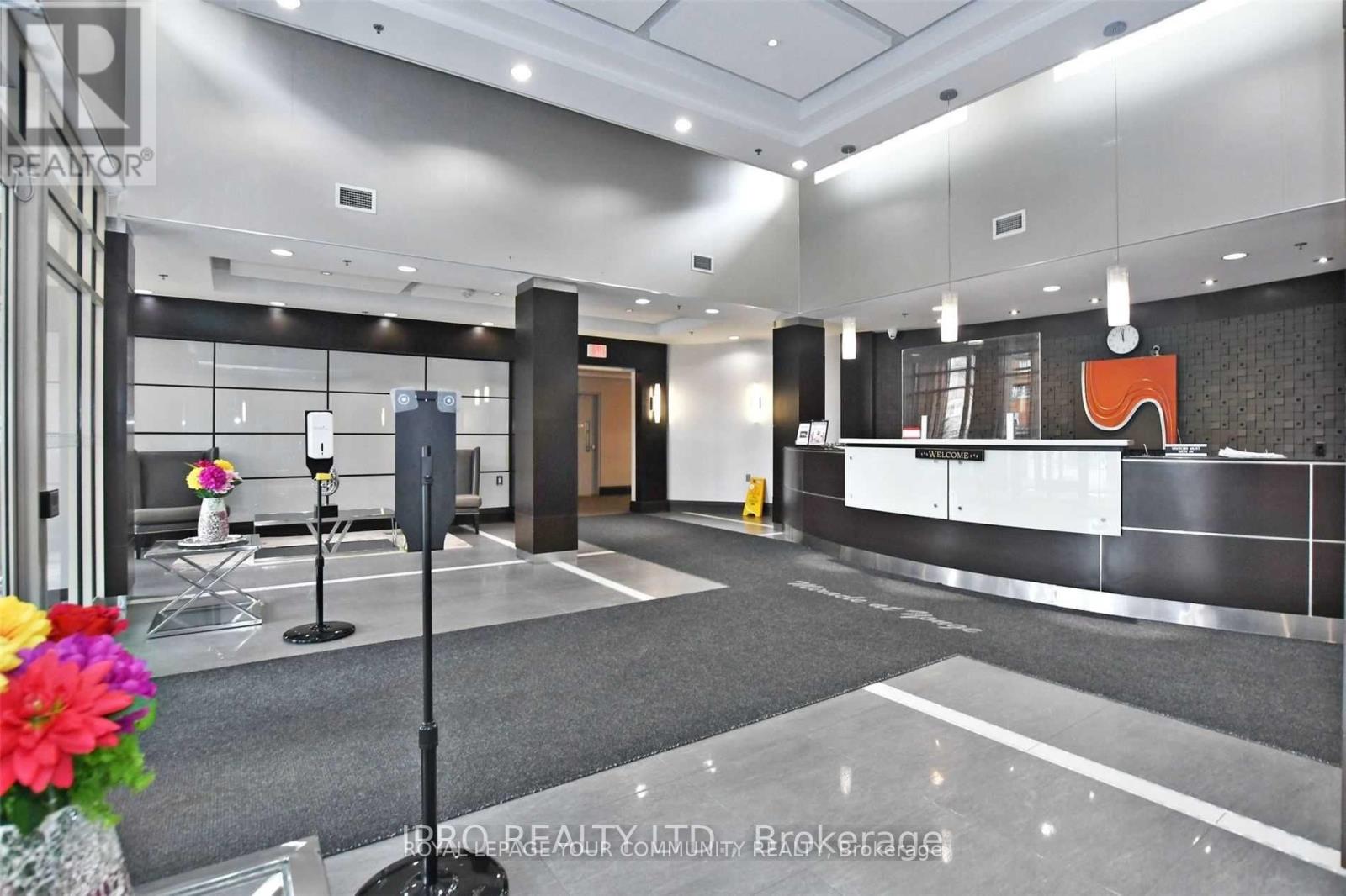 Photo 3 of 503 73 King William Crescent, Richmond Hill ON