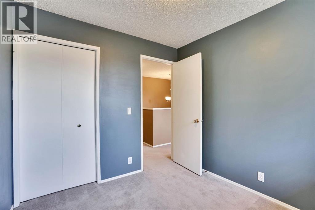 4, 380 Bermuda Drive NW, Calgary, Alberta
