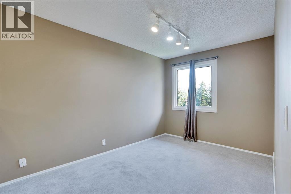 Single Family House for Sale in   Bermuda Drive NW Beddington Heights Calgary 