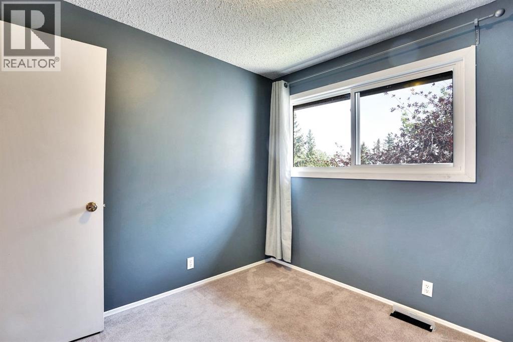 Single Family House for Sale in   Bermuda Drive NW Beddington Heights Calgary 